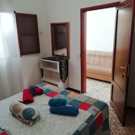 Academy House * Vecindario (Gran Canaria)